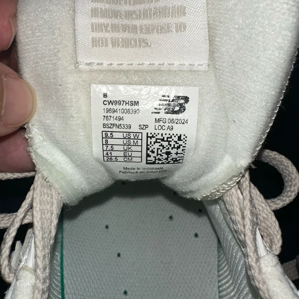 New Balance 997H Women's Beige and White Sneakers - Picture 5 of 5